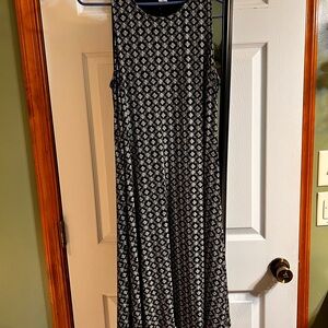Old Navy Black and White Geometric Maxi Dress size M